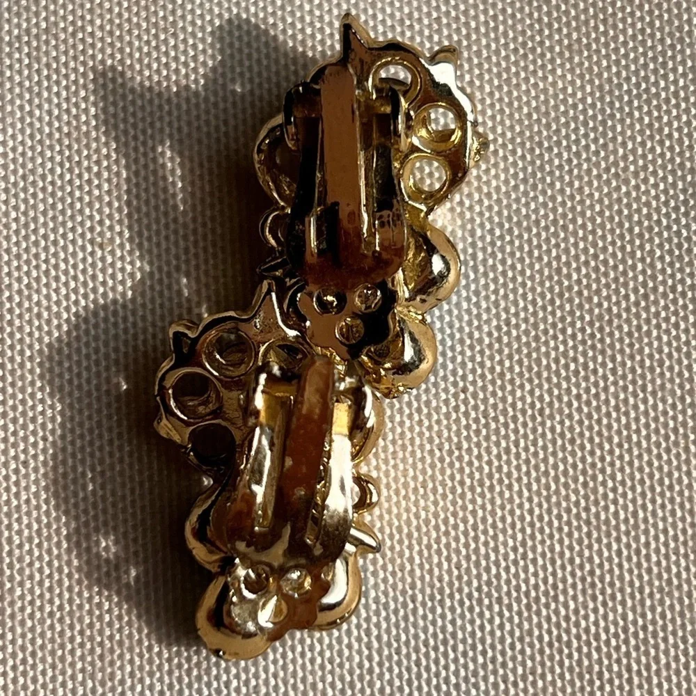 Vintage Signed Coro Gold Tone Prong Set Faceted Crystal Clip On Earrings AB